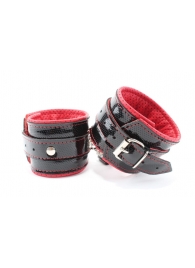 Лаковые чёрно-красные перфорированные наручники - БДСМ Арсенал - купить с доставкой во Владивостоке