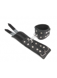 Черные широкие кожаные наручники с заклепками на карабине - Notabu - купить с доставкой во Владивостоке