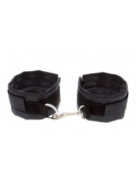 Чёрные полиуретановые наручники с карабином Beginners Wrist Restraints - Blush Novelties - купить с доставкой во Владивостоке