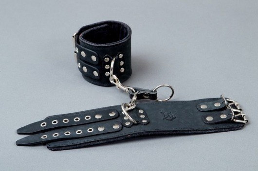 Широкие чёрные кожаные наручники - Подиум - купить с доставкой во Владивостоке
