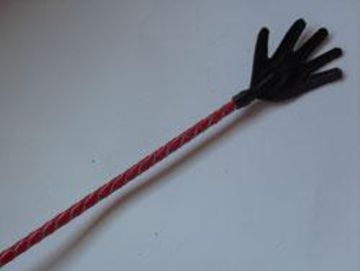 Длинный плетённый стек с наконечником-ладошкой и красной рукоятью - 85 см. - Подиум - купить с доставкой во Владивостоке
