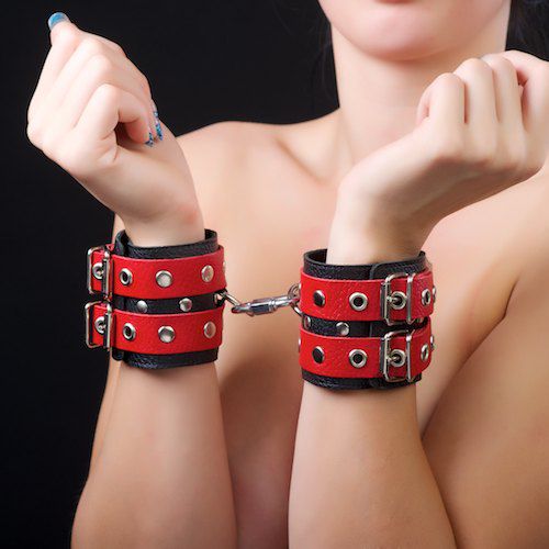 Красно-чёрные наручники из кожи - Sitabella - купить с доставкой во Владивостоке