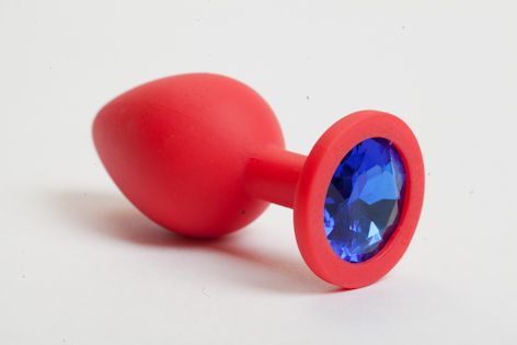 Красная силиконовая анальная пробка с синим стразом - 8,2 см. - 4sexdreaM - купить с доставкой во Владивостоке