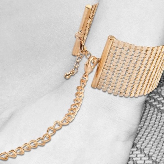 Дизайнерские золотистые наручники Desir Metallique Handcuffs Bijoux - Bijoux Indiscrets - купить с доставкой во Владивостоке