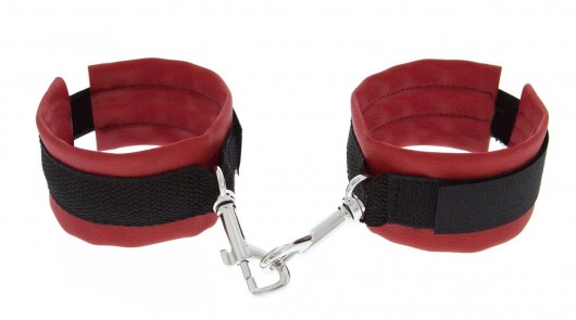 Красно-чёрные полиуретановые наручники Luxurious Handcuffs - Blush Novelties - купить с доставкой во Владивостоке